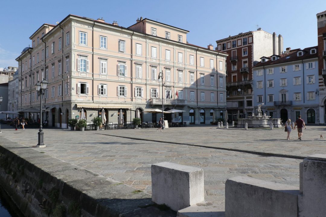 Piazza Ponterosso 6 - Contatti